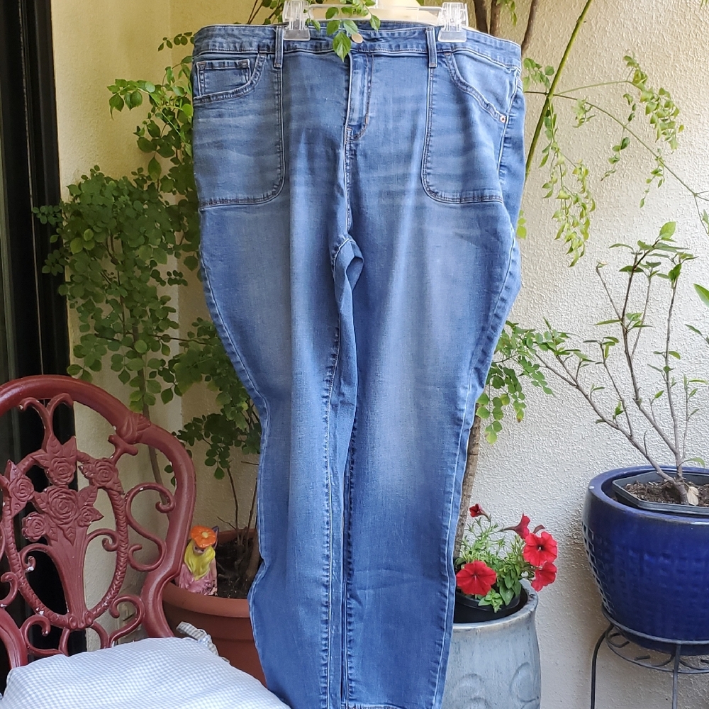 Old Navy Blue Straight Leg Jeans Timeless Style - Picture 2 of 9